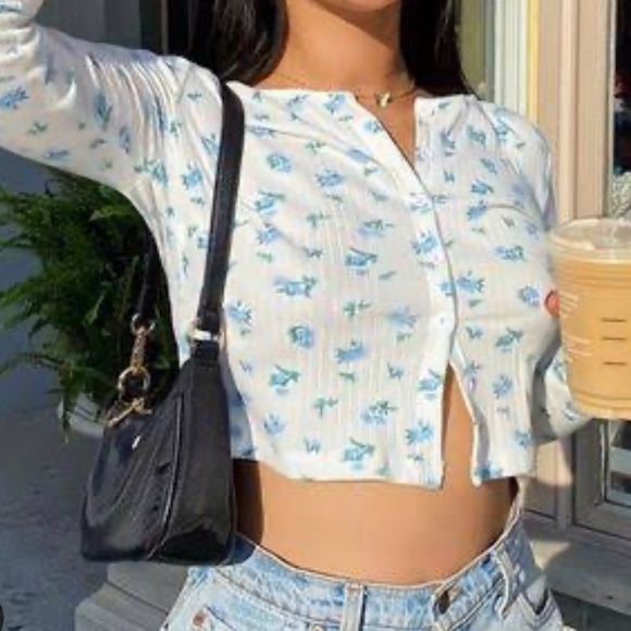 Princess Polly Long Sleeve White and Blue Floral Top - Picture 2 of 3